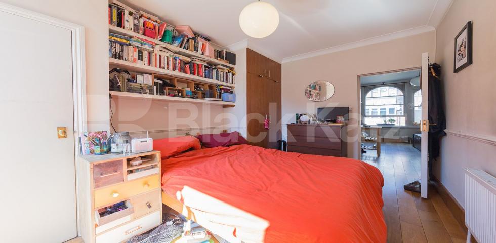 			INCLUDES COUNCIL TAX, 1 Bedroom, 1 bath, 1 reception Flat			 Broadway Parade, Crouch End